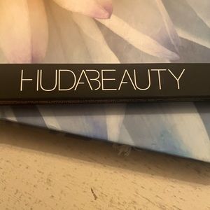 NIB: HUDA BEAUTY Automatic 2.0 Lip Liner Contour Crayon